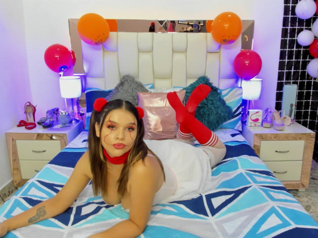 ValerieStone - Live porn &amp; sex cam - 18352550