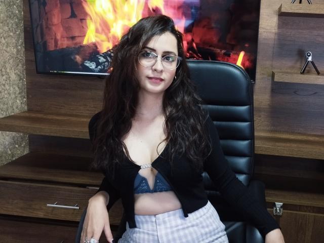 LuisaOsorio - Live Sex Cam - 18365442
