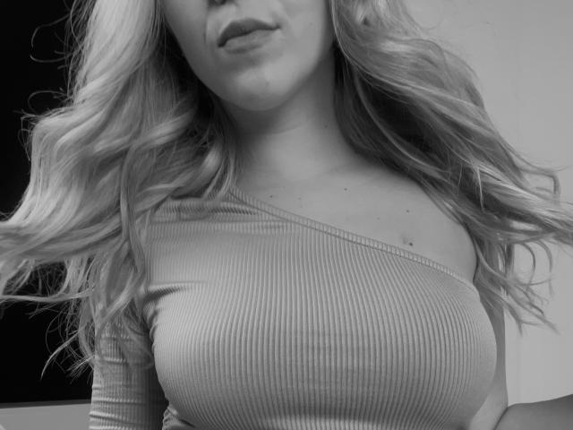 SugarrX - Live Sex Cam - 18373342