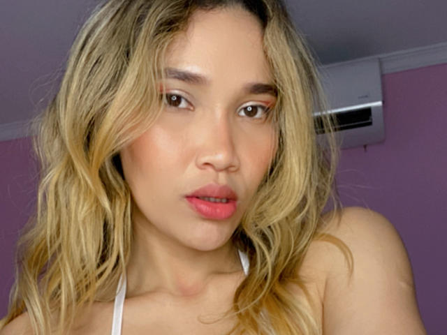 LuciaCortez - Live sex cam - 18378670