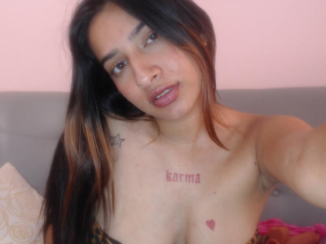 ErikaSweetX - Live porn &amp; sex cam - 18384202