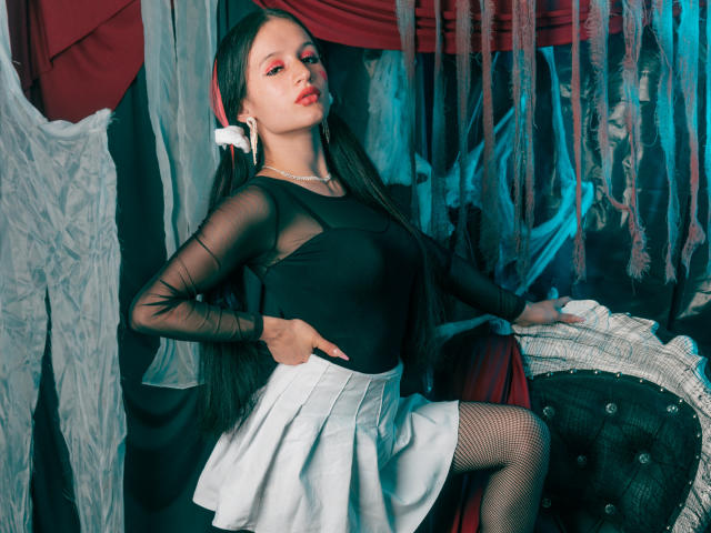 AdelaineBest - Live sex cam - 18385458