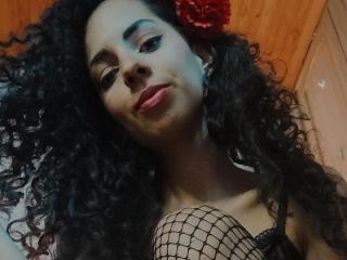 MoniqueCurlz - Live porn & sex cam - 18396490