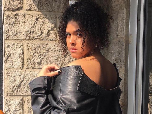 HalleThomson - Live sex cam - 18404022