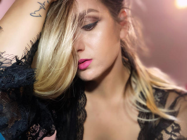 ReveMignoneX - сексуальная веб-камера в реальном времени - 18415602