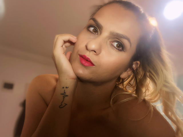 ReveMignoneX - Sexe cam en vivo - 18415758