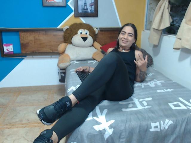 AfroditaHan - Live Sex Cam - 18420382