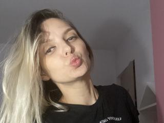 DouceAmelia - Live porn & sex cam - 18422906