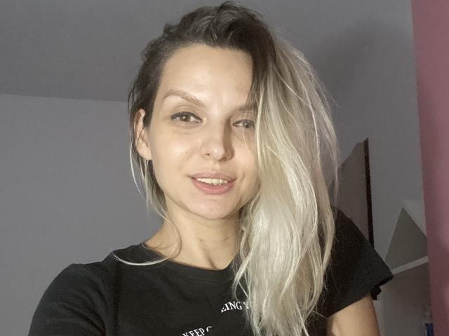 DouceAmelia - Porno na żywo i seks kamera - 18422918