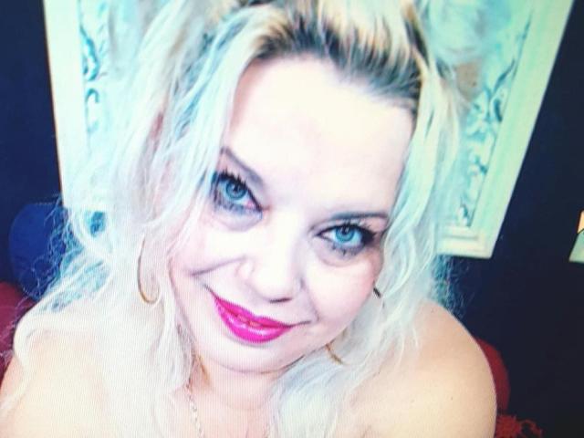 SoniaHotMilf - Live porn &amp; sex cam - 18428222