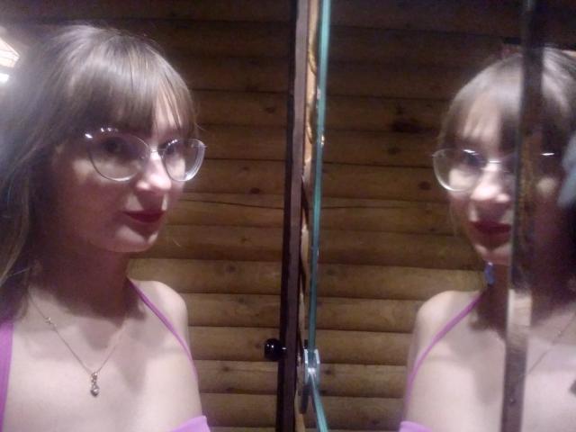 KiraGoldens - Live sex cam - 18429742