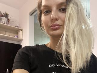 DouceAmelia - Live porn & sex cam - 18467982