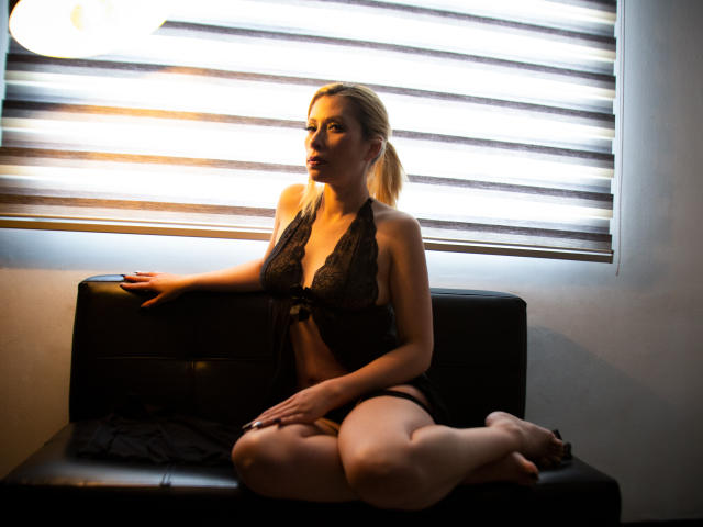 MiaLaurenty - Live sex cam - 18503998