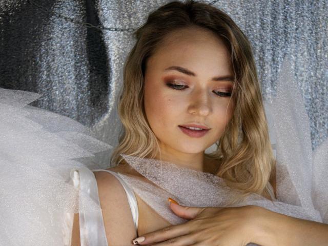 SallyVerda - Live Sex Cam - 18512662