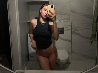 AlikaJeff - Live Sex Cam - 18529534