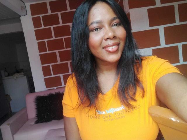 EmiraHot - Live sex cam - 18535658