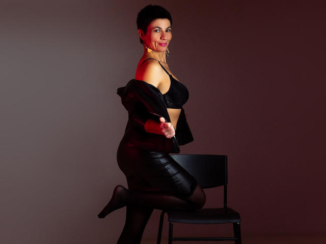 OneHotPenellope - сексуальная веб-камера в реальном времени - 18574722