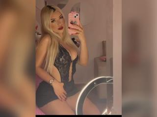 ChristieGarci - Live porn & sex cam - 18586050