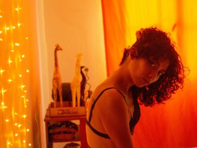 AmyLuciana - Live sex cam - 18586386