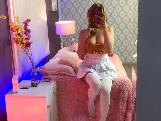 LunaMiranda - Live sex cam - 18593070