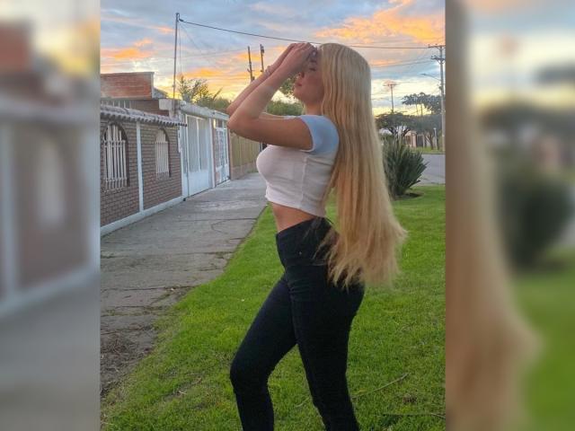 ChristieGarci - Live sex cam - 18597098