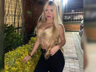 ChristieGarci - Live sex cam - 18597210