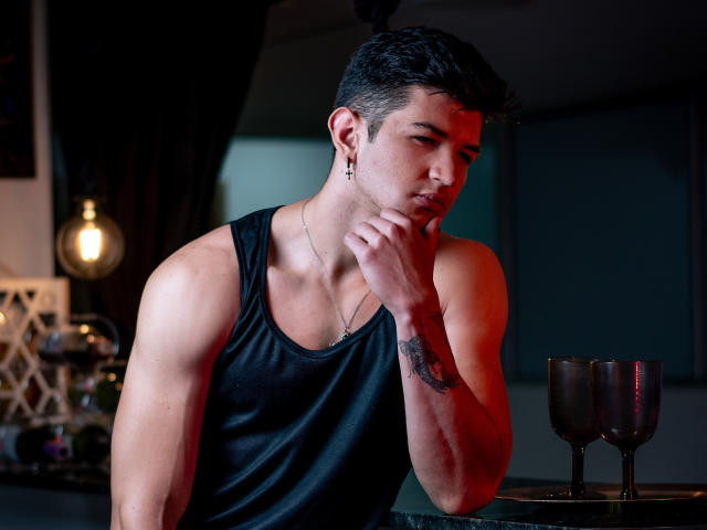 ZackCooper - Live sex cam - 18615946