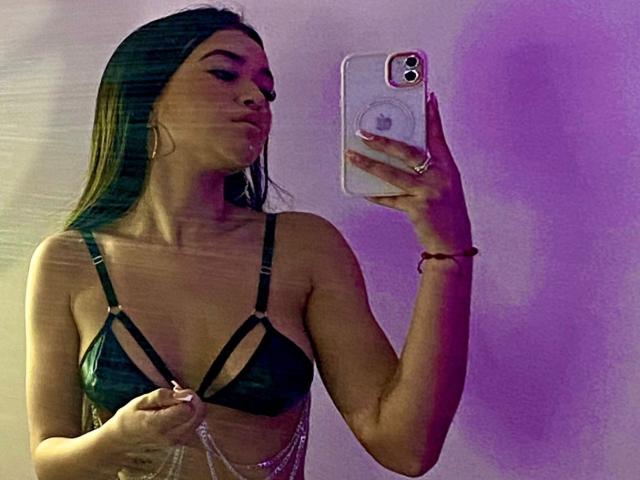 AngelynDupont - Live Sex Cam - 18630174