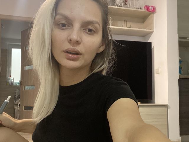 DouceAmelia - Sexe cam en vivo - 18636046