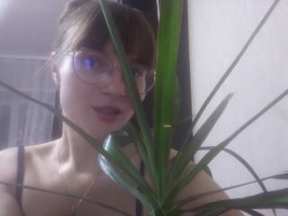 KiraGoldens - Live sex cam - 18683554