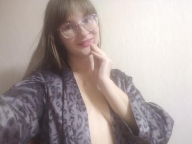 KiraGoldens - Live sex cam - 18683890