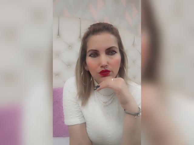 GiuliaAddams - ライブポルノ&amp;セックスカム - 18693150