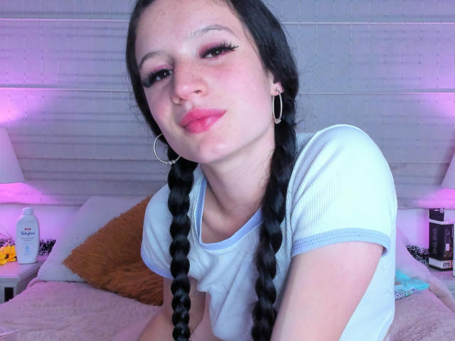 AdelaineBest - Live sex cam - 18697254