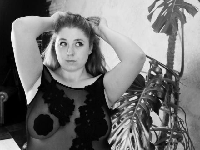 JessikaDaniels - Live sex cam - 18705602