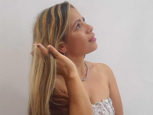 KarolJonson - Live sex cam - 18712670