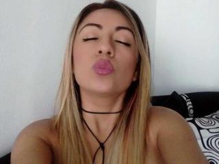 LuliLatinKiss - Live sex cam - 18720346