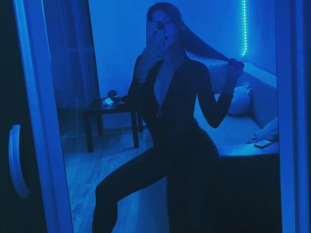 RinaQueenie - Live Sex Cam - 18720374