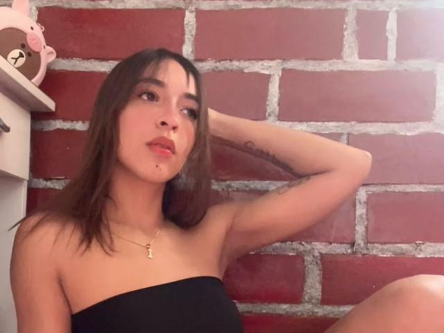 LeaThompson - Live porn &amp; sex cam - 18730674