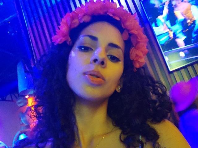 MoniqueCurlz - Live porn &amp; sex cam - 18774638