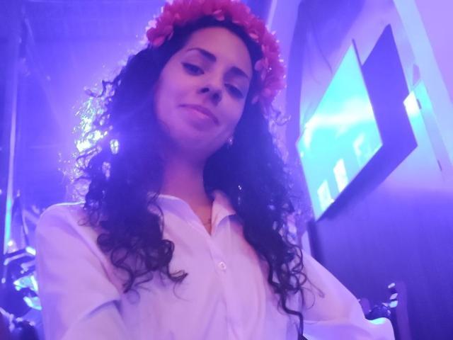 MoniqueCurlz - Live sex cam - 18774642