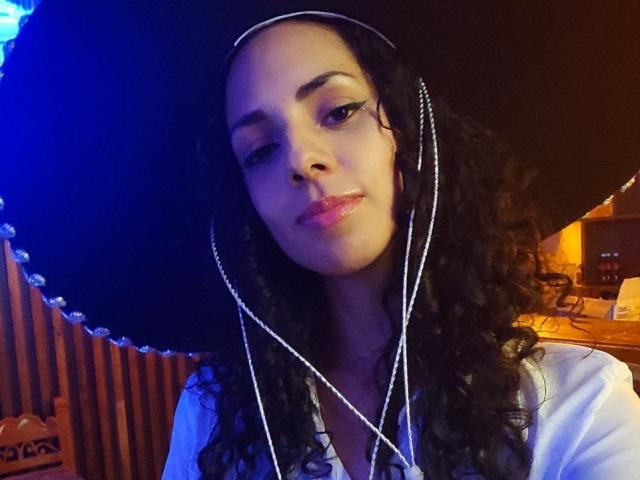 MoniqueCurlz - Live porn &amp; sex cam - 18774662