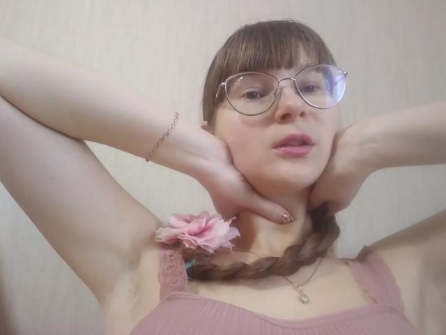 KiraGoldens - Live porn &amp; sex cam - 18783278