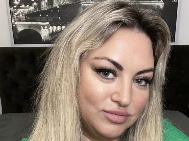 HugeNaturalTits - Live porn &amp; sex cam - 18794842