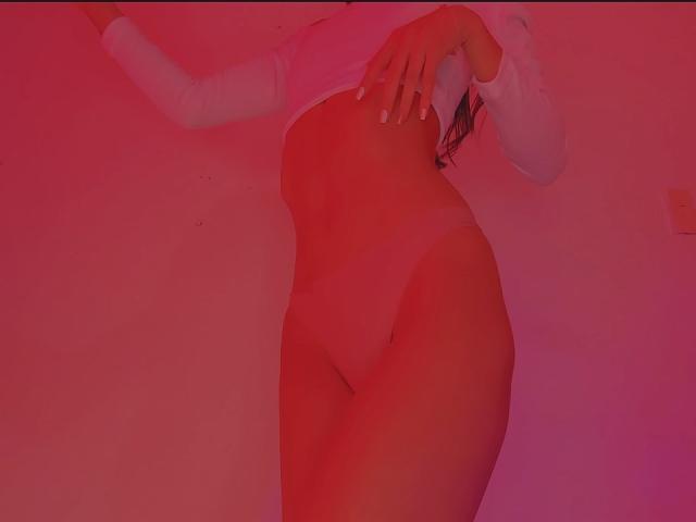 LuluJones - Live sex cam - 18825710