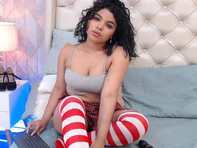 NicolleJacobs - Live Sex Cam - 18828822