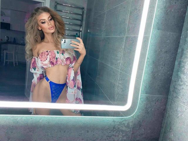 LessieJessica - Live Sex Cam - 18831150