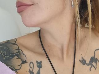 NicolleR - Live sex cam - 18832186