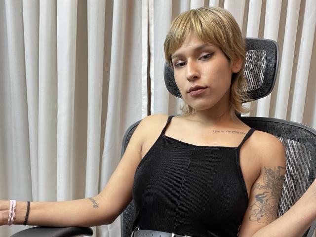 KiaraHernandeez - Live porn &amp; sex cam - 18834854
