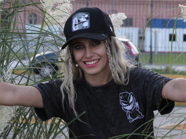 DelaMoons - Live sex cam - 18837210