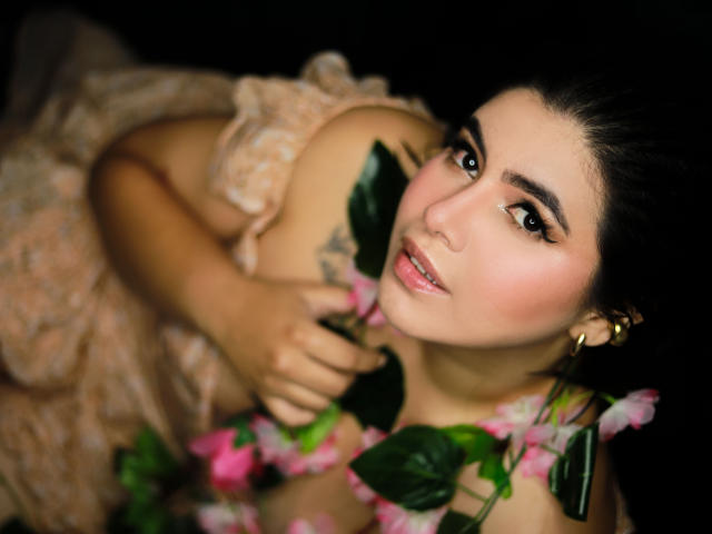 AnnikaRose - Live Sex Cam - 18845174